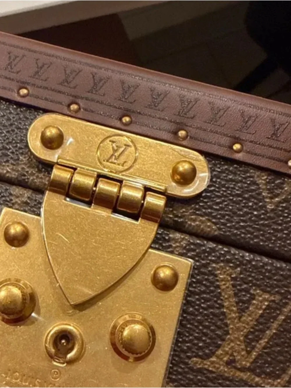 Louis Vuitton compact louis